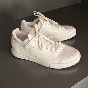 ON Women’s The Roger Centre Court - Size W7.5